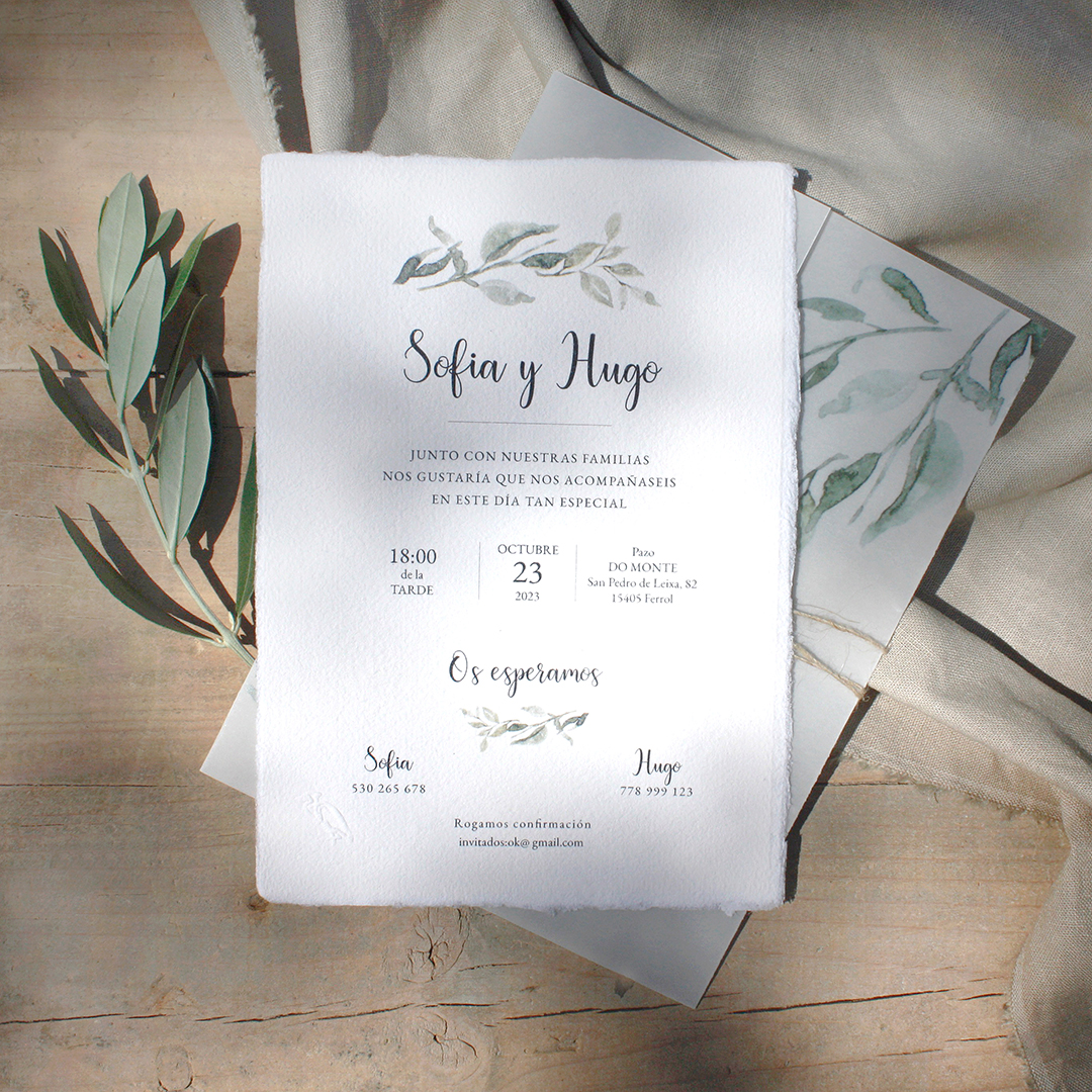 Invitación de boda Comotinta sobre fondo vegetal
