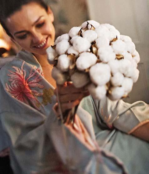 Ramos de novias de invierno, flor de algodón vía: modaytodolodemas.com
